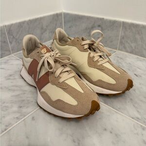 New Balance 327 Sneakers